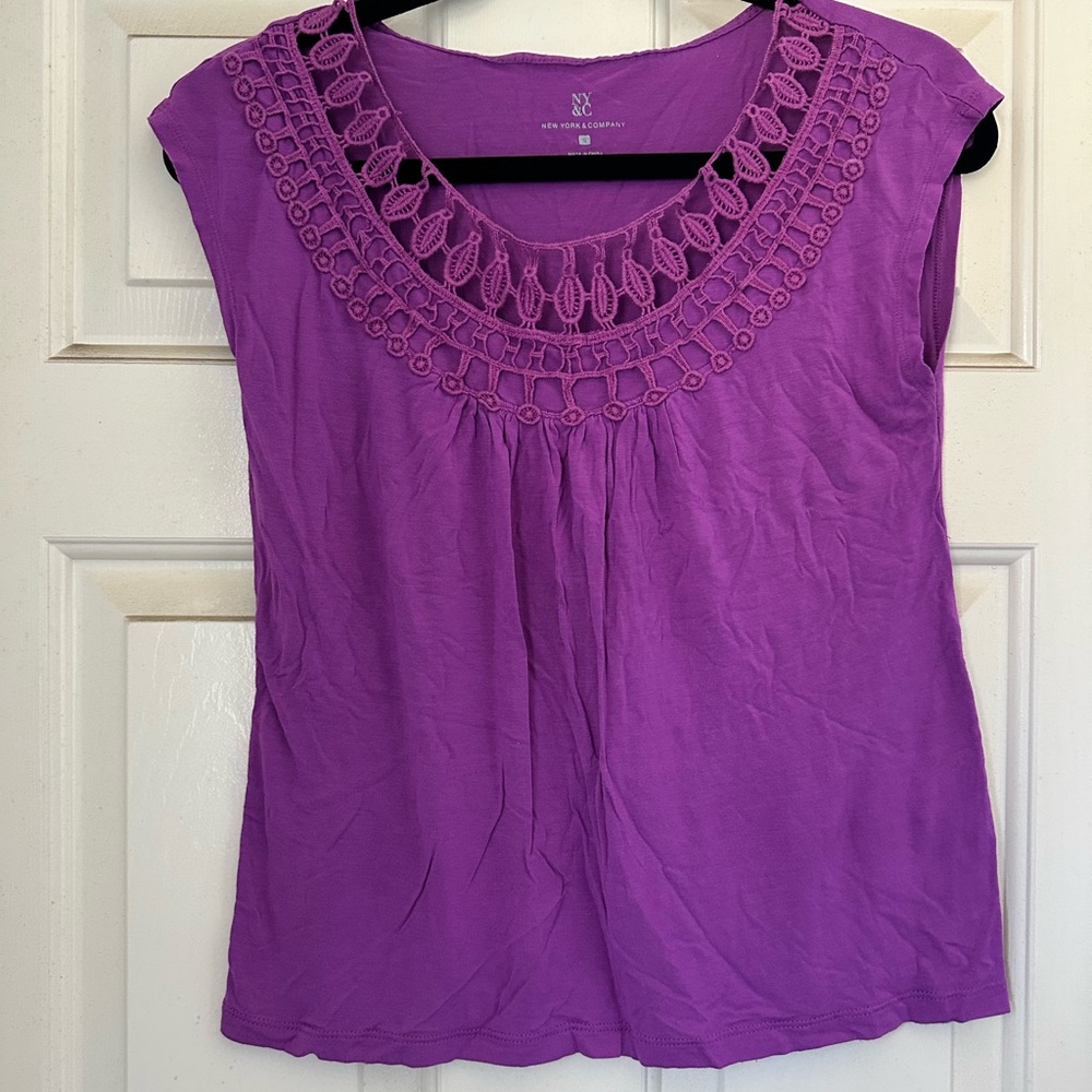 ✨3 for $10✨ New York & Company Purple Lace Blouse